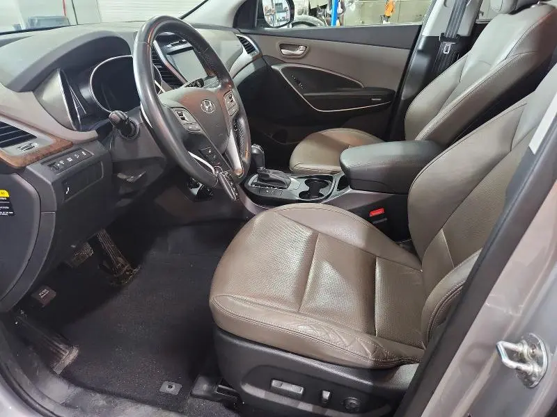 2017 HYUNDAI SANTA FE SE  
