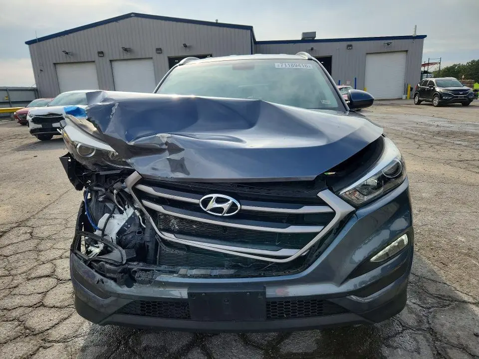 2016 HYUNDAI TUCSON SE  