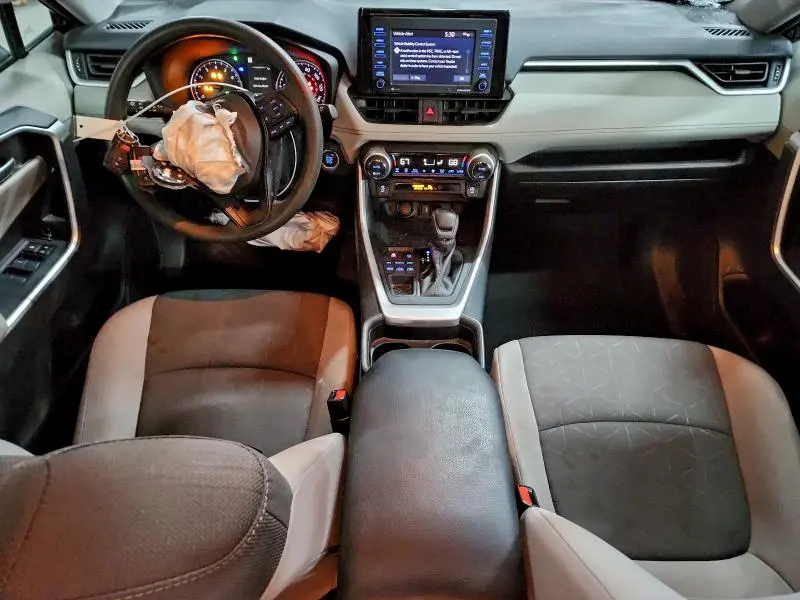 2021 TOYOTA RAV4 XLE  