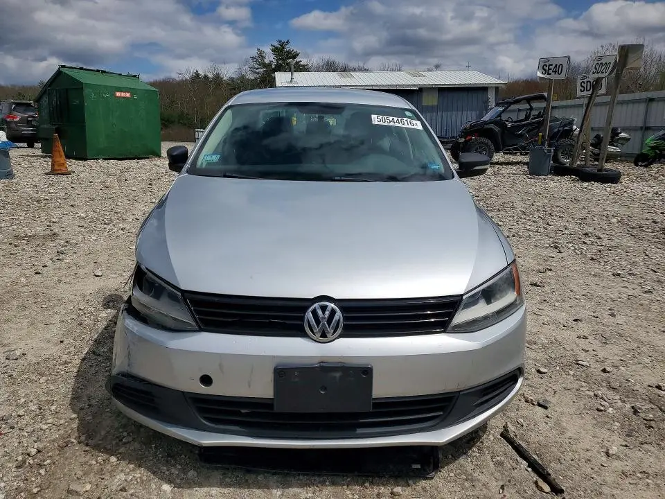 2011 VOLKSWAGEN JETTA SE  