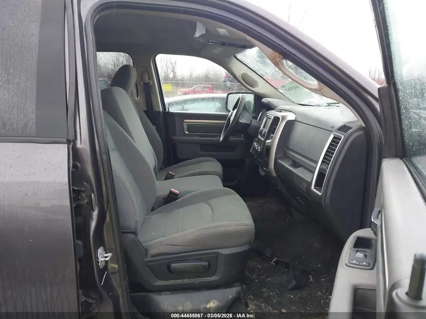 2017 RAM 1500 SLT  4X4 5'7 BOX
