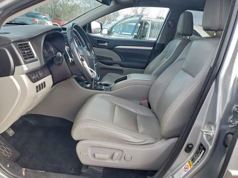 2018 TOYOTA HIGHLANDER SE  