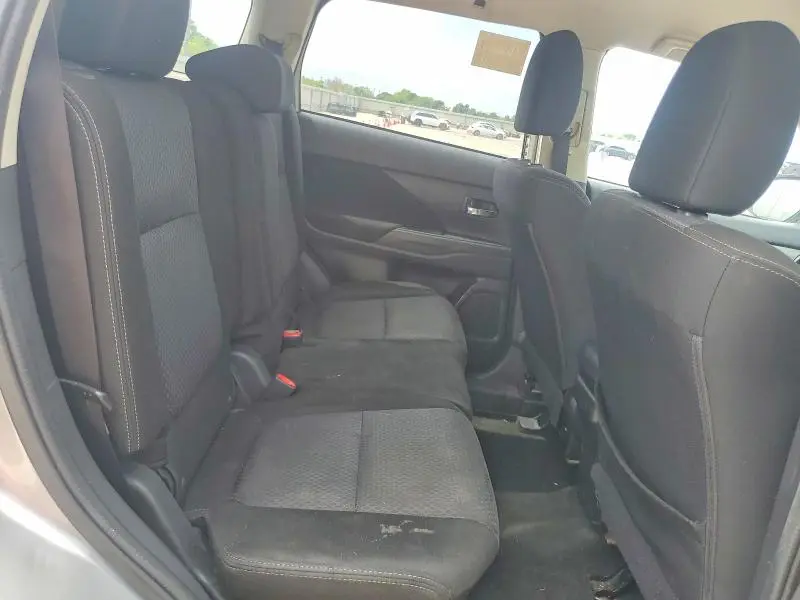 2018 MITSUBISHI OUTLANDER SE  