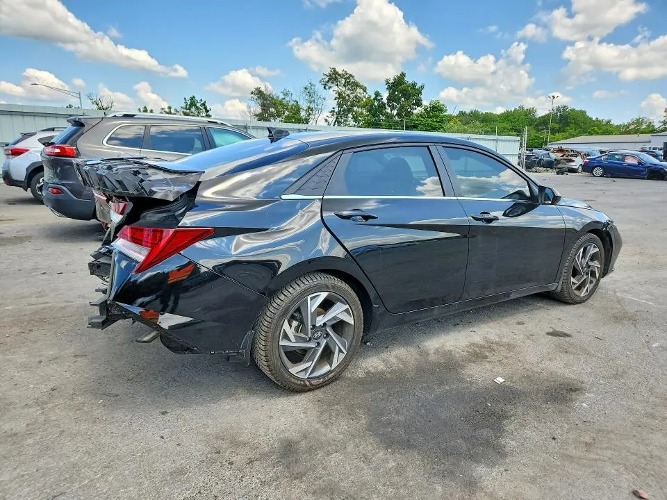 2024 HYUNDAI ELANTRA SEL  