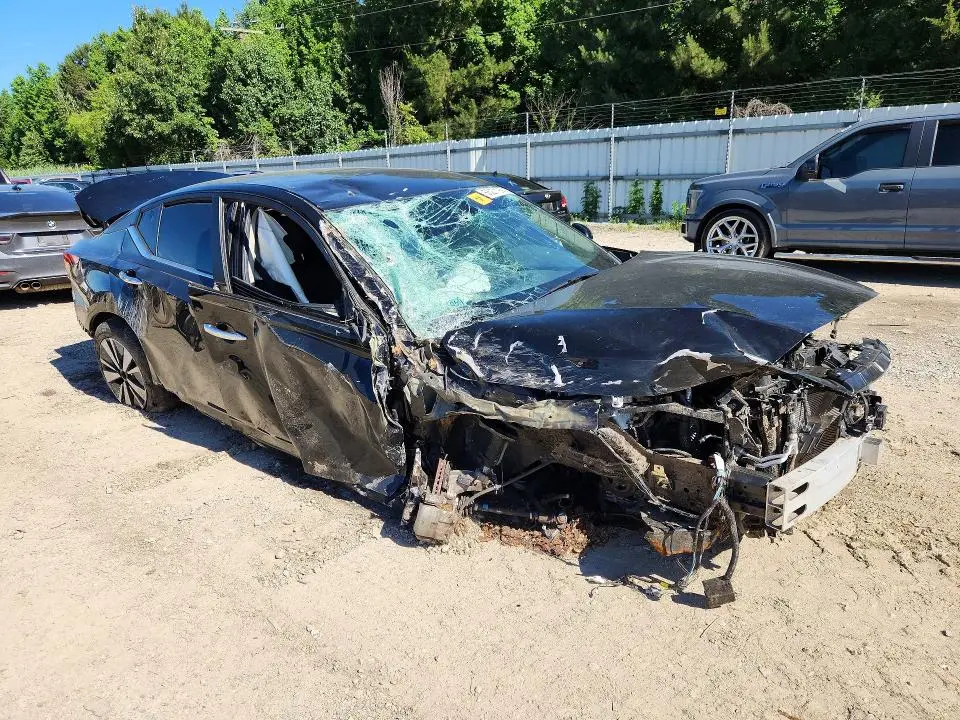 2022 NISSAN ALTIMA SV  