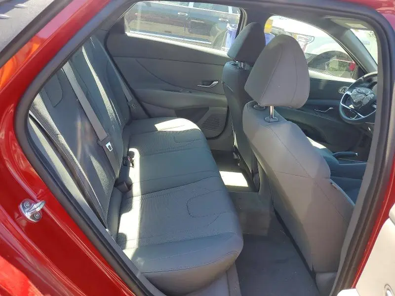 2022 HYUNDAI ELANTRA SE  
