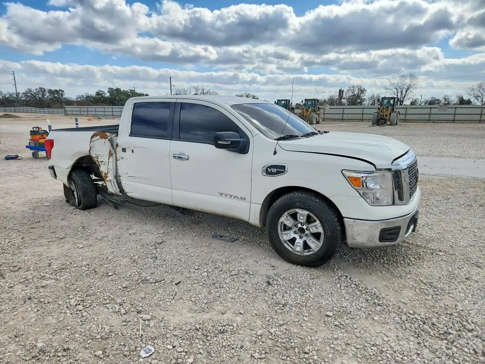 2017 NISSAN TITAN SV  