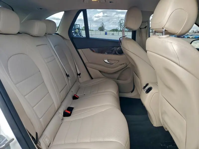 2021 MERCEDES-BENZ GLC 300  