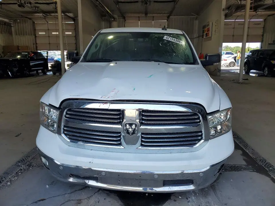 2016 RAM 1500 SLT  