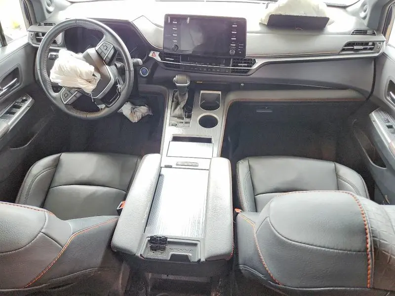 2021 TOYOTA SIENNA XSE  