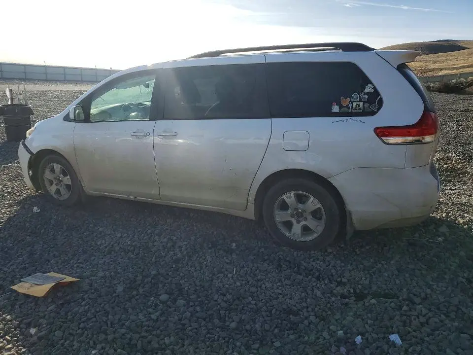 2012 TOYOTA SIENNA   