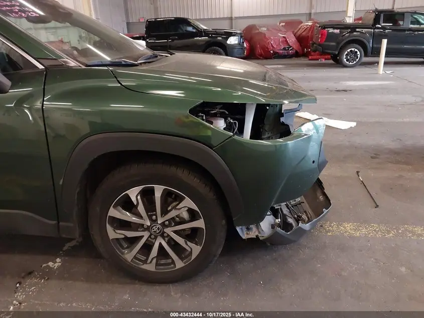 2024 TOYOTA COROLLA CROSS XLE