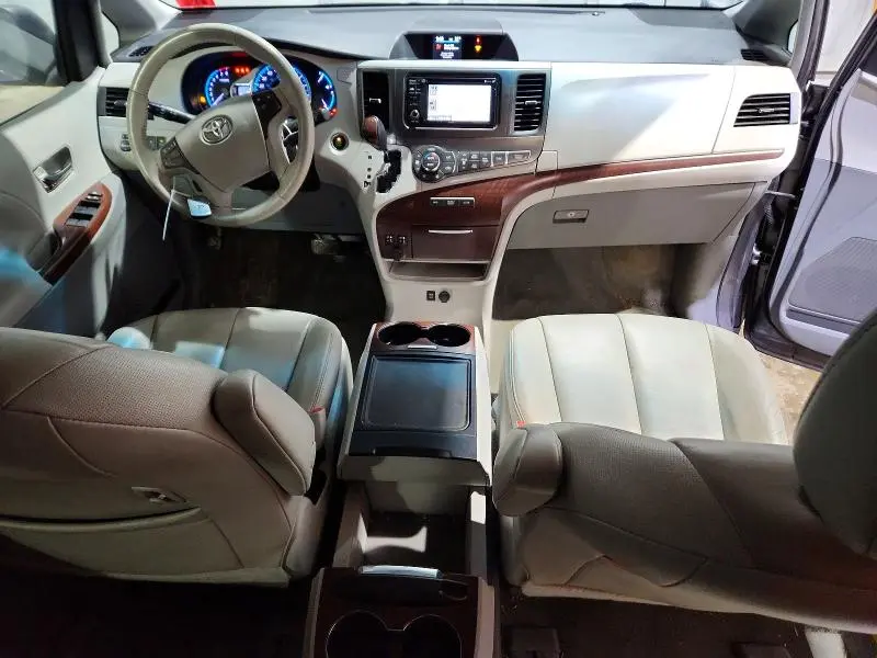 2014 TOYOTA SIENNA   