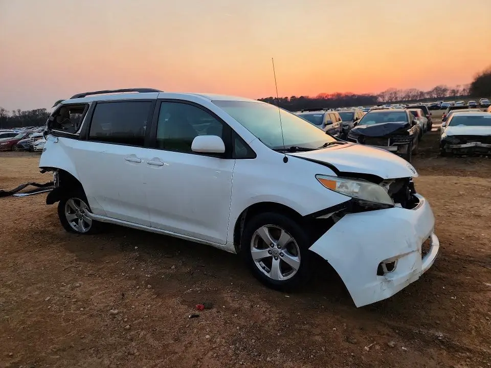 2011 TOYOTA SIENNA LE  