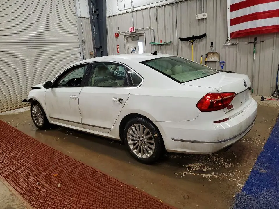 2016 VOLKSWAGEN PASSAT SE  