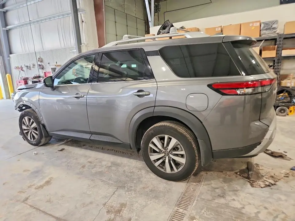 2023 NISSAN PATHFINDER SL  