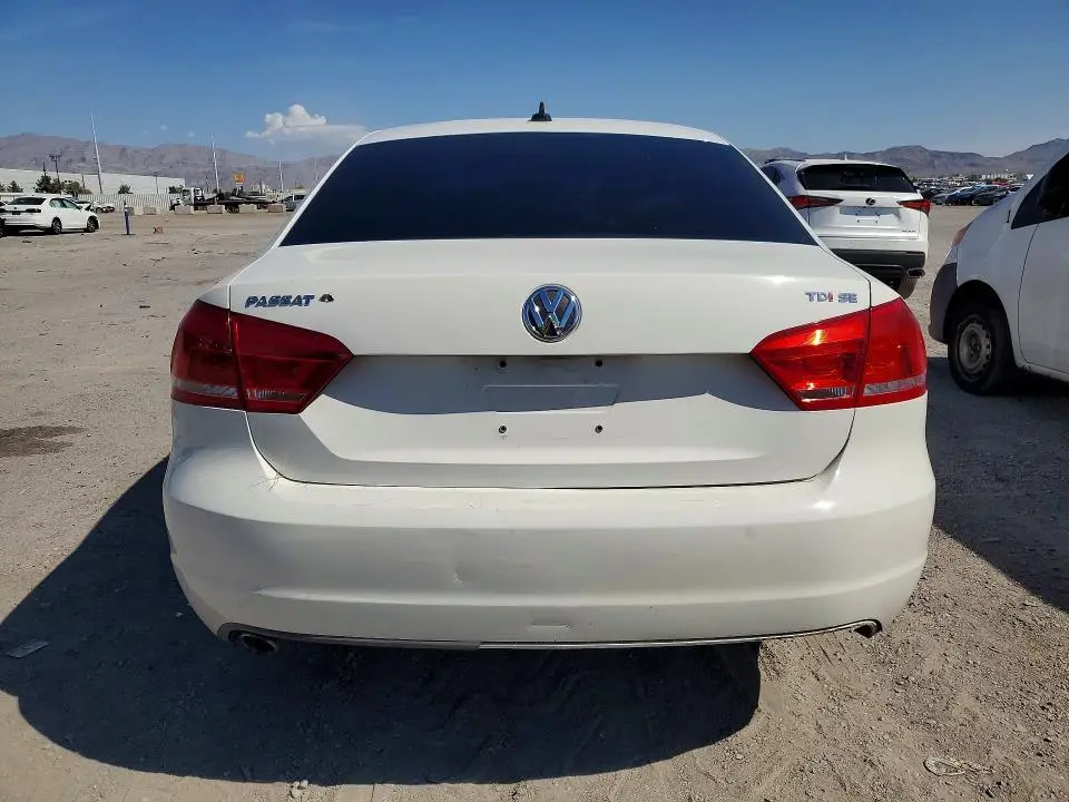 2013 VOLKSWAGEN PASSAT SE  