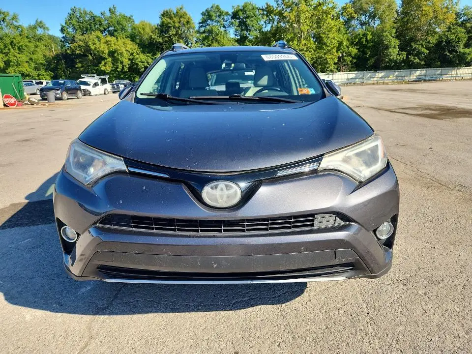 2018 TOYOTA RAV4 XLE  