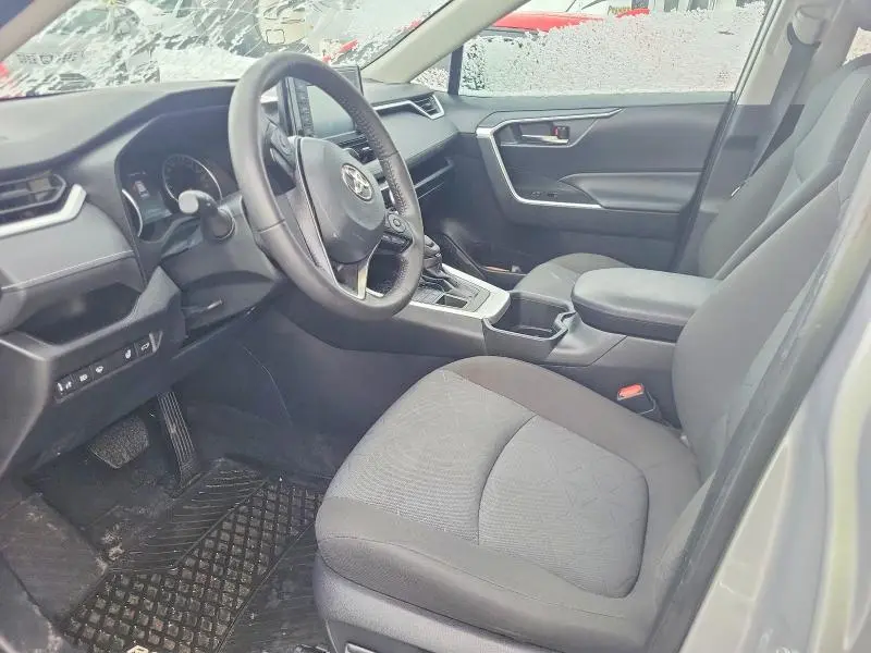 2022 TOYOTA RAV4 XLE  