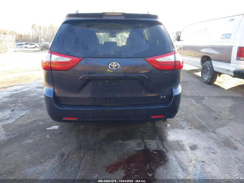 2019 TOYOTA SIENNA XLE 8 PASSENGER