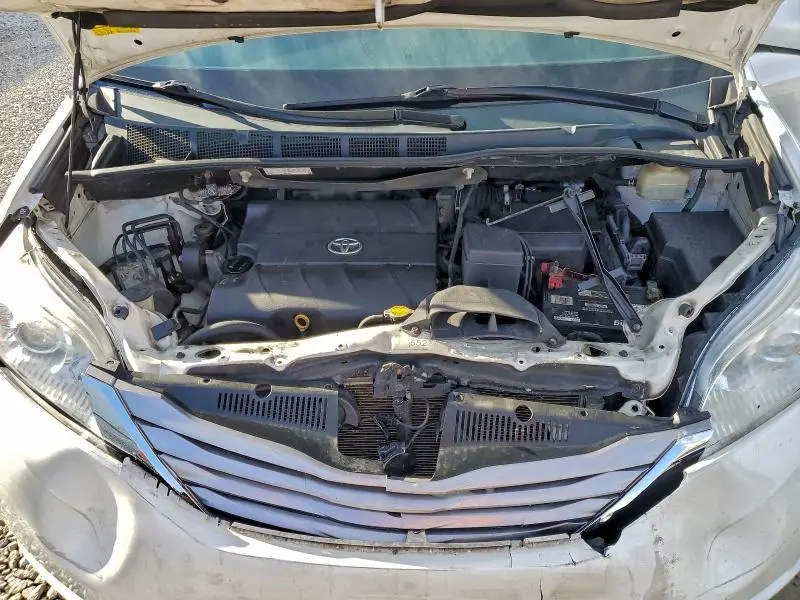 2016 TOYOTA SIENNA XLE  