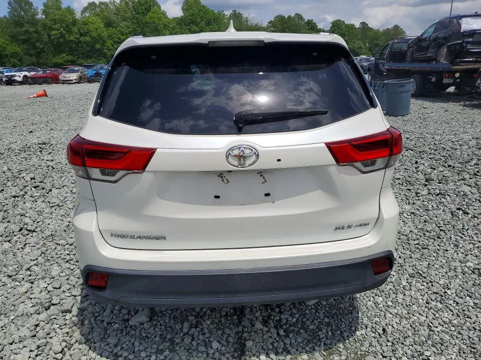 2018 TOYOTA HIGHLANDER XLE  