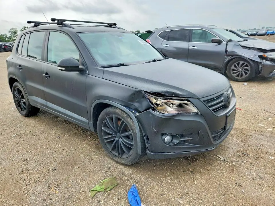 2011 VOLKSWAGEN TIGUAN S  