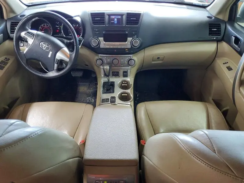 2012 TOYOTA HIGHLANDER SE  