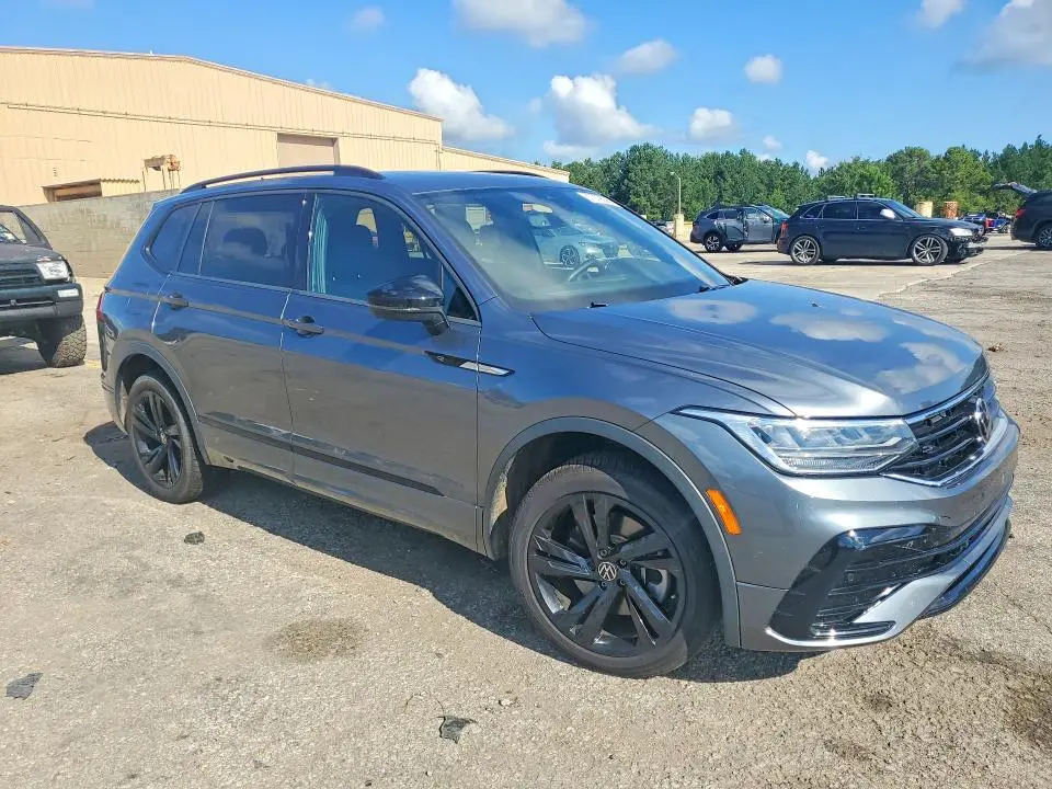 2023 VOLKSWAGEN TIGUAN SE R-LINE BLACK  