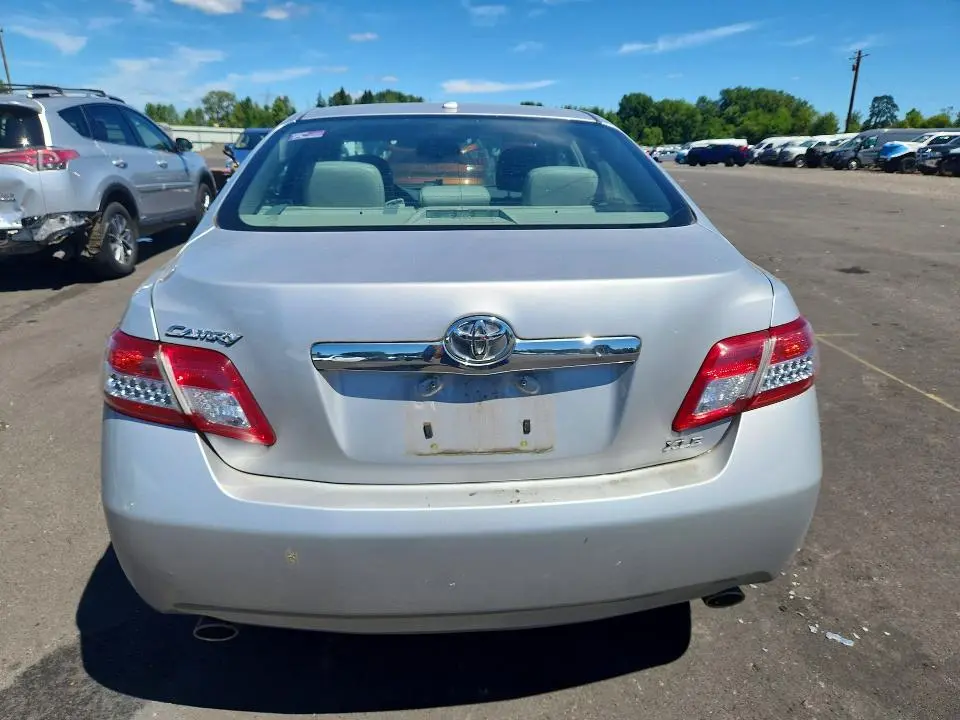2010 TOYOTA CAMRY XLE V6  