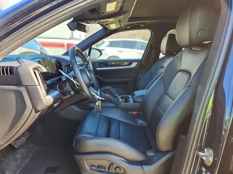 2024 PORSCHE CAYENNE   