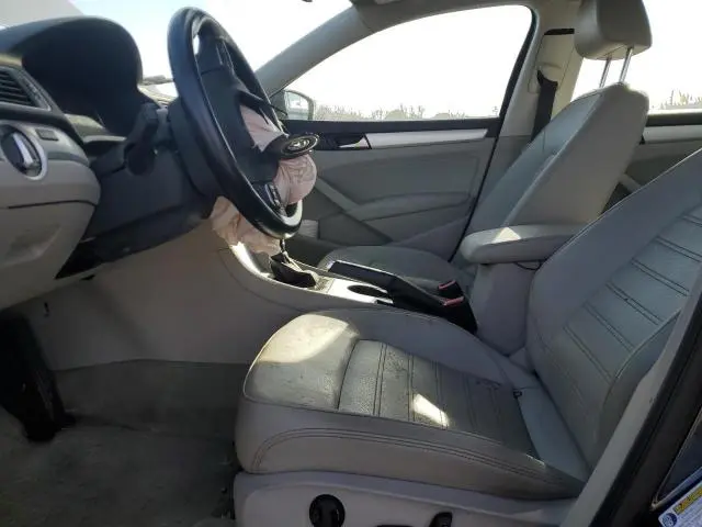2013 VOLKSWAGEN PASSAT SE  