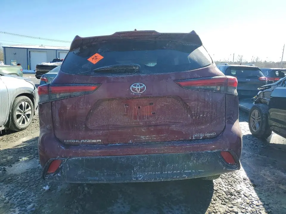 2022 TOYOTA HIGHLANDER XLE  