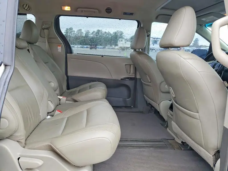 2015 TOYOTA SIENNA XLE 8-PASSENGER  