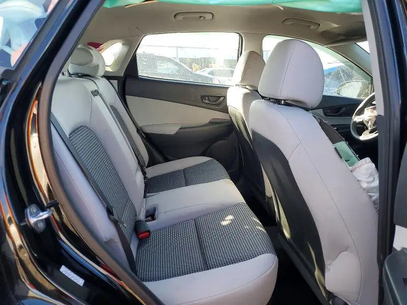 2023 HYUNDAI KONA SE  