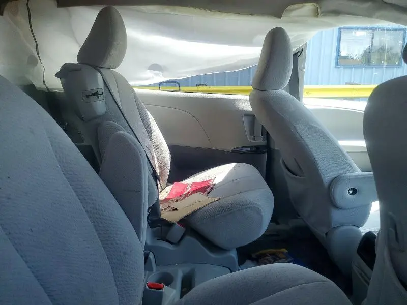 2012 TOYOTA SIENNA LE  