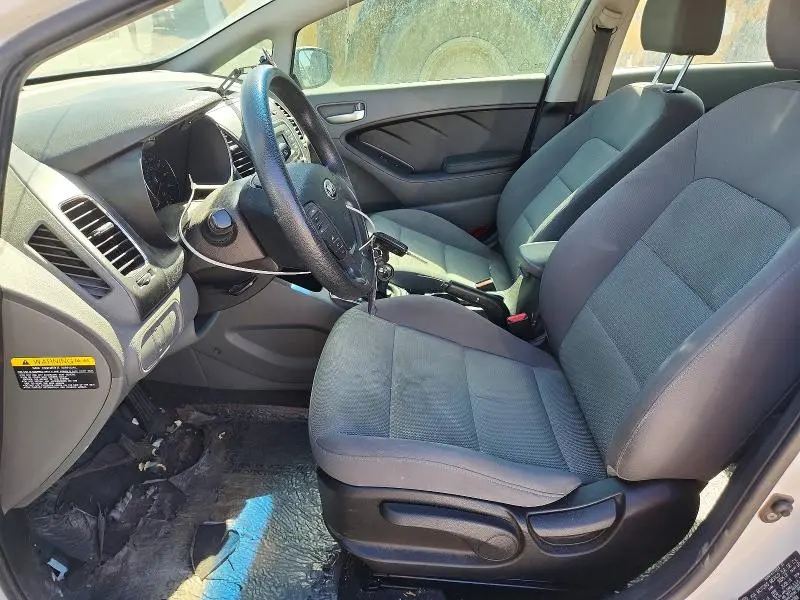 2017 KIA FORTE LX  