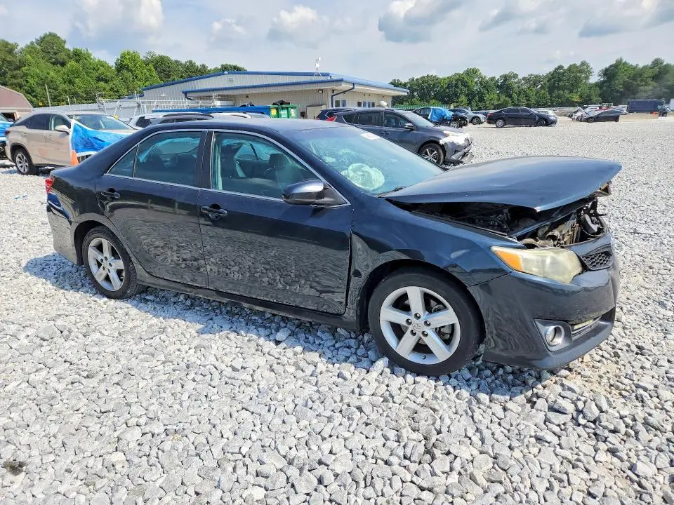 2014 TOYOTA CAMRY SE  