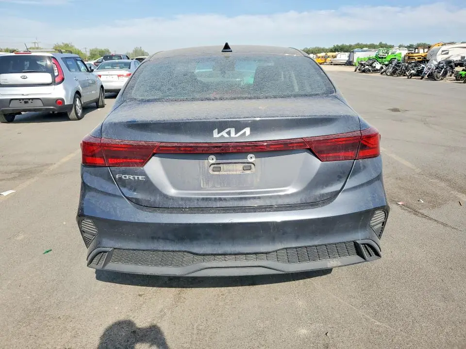 2023 KIA FORTE LXS  