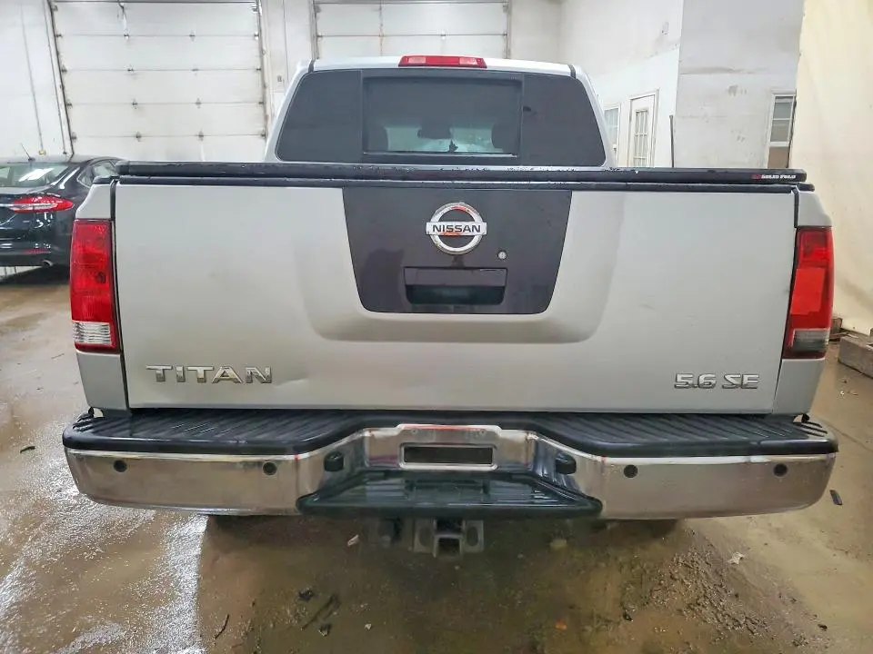 2010 NISSAN TITAN SE  