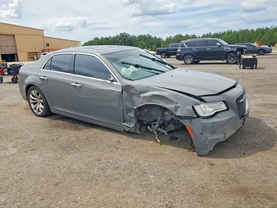 2019 CHRYSLER 300 LIMITED  