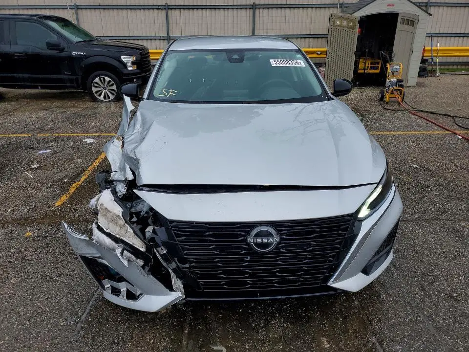 2024 NISSAN ALTIMA SV  