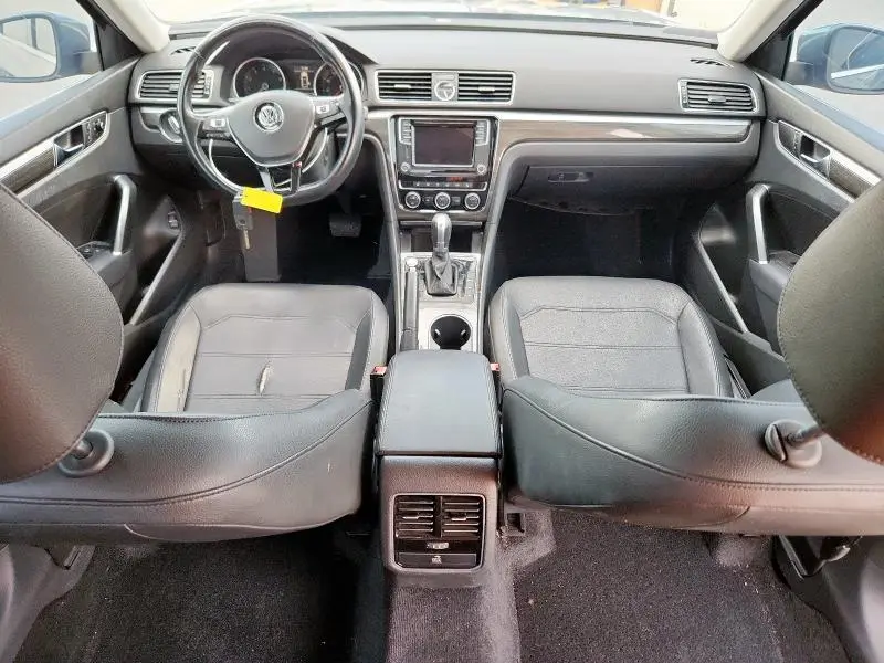 2017 VOLKSWAGEN PASSAT SE  