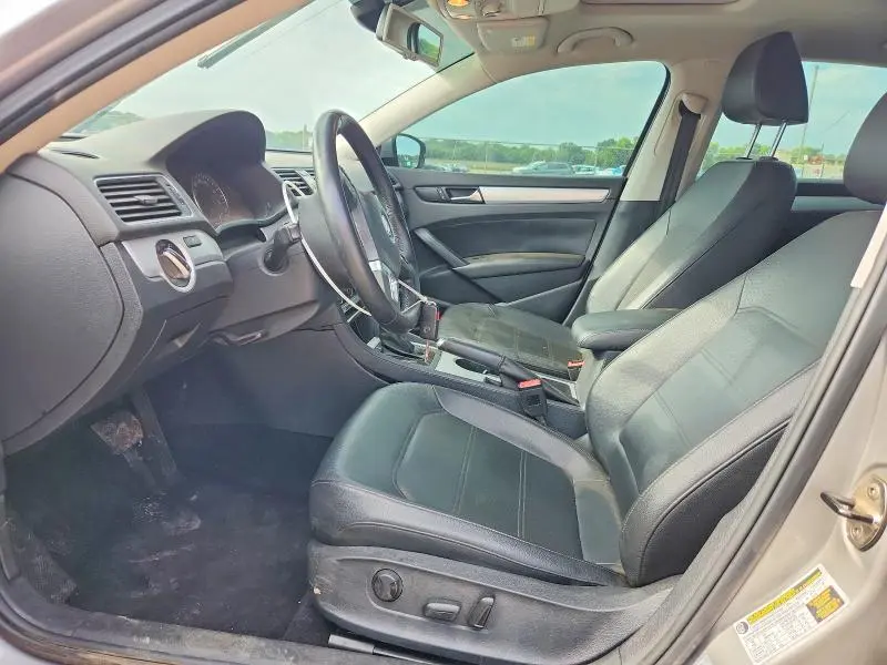 2013 VOLKSWAGEN PASSAT SE  