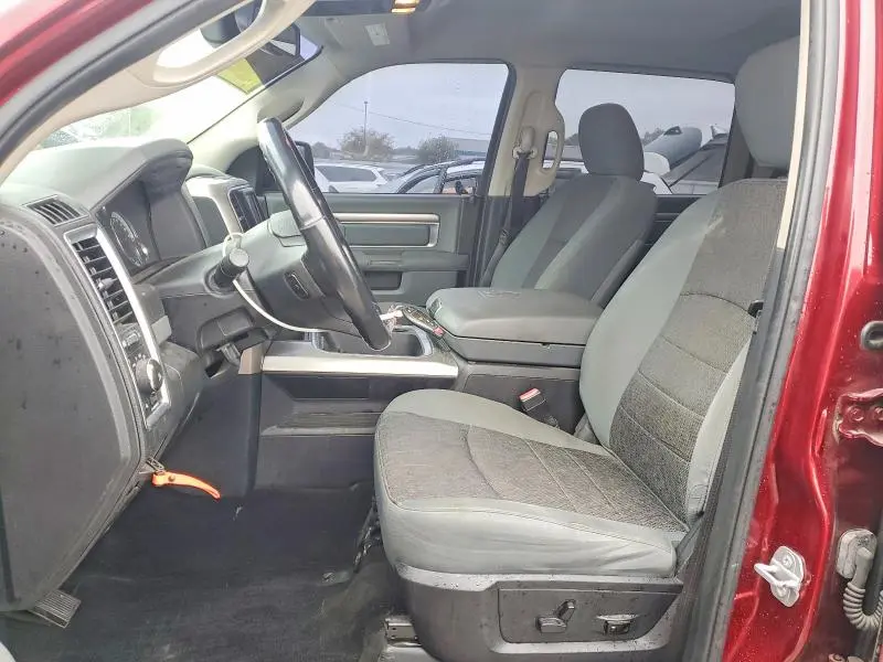 2016 RAM 1500 SLT  