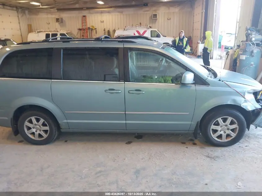 2010 CHRYSLER TOWN & COUNTRY TOURING