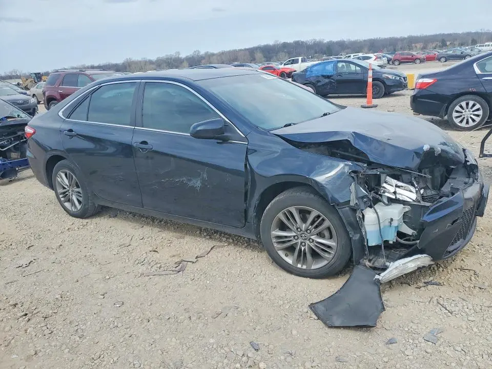 2015 TOYOTA CAMRY SE  
