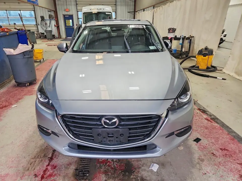 2018 MAZDA 3 TOURING  