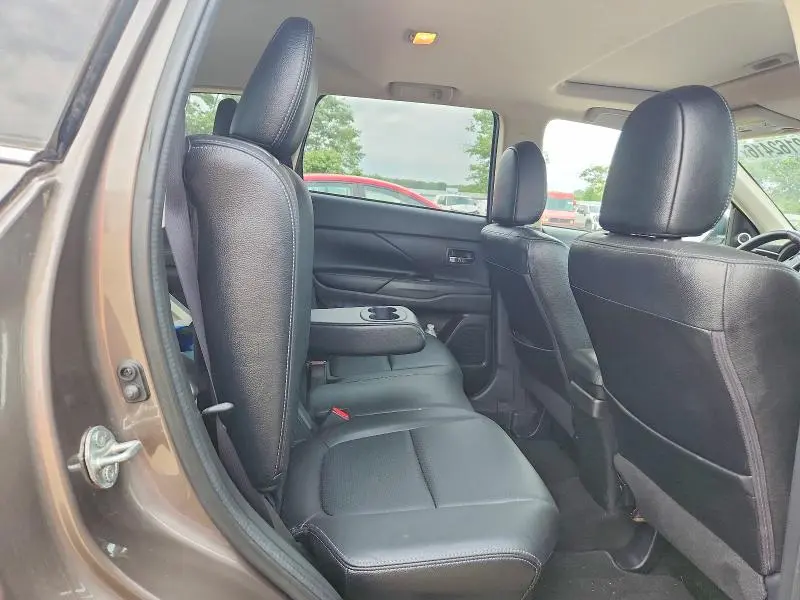 2017 MITSUBISHI OUTLANDER SE  