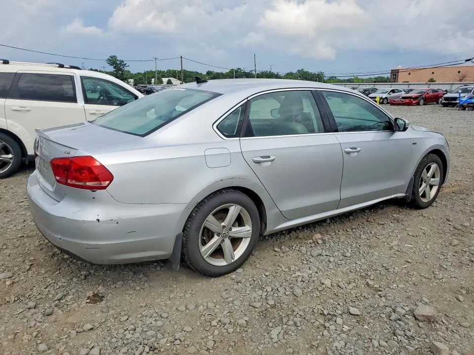 2015 VOLKSWAGEN PASSAT S  